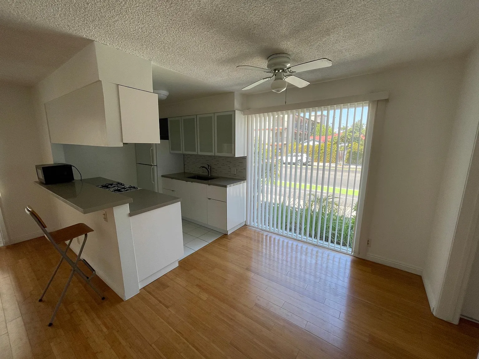 2122 Ocean Park Blvd — Photo 2