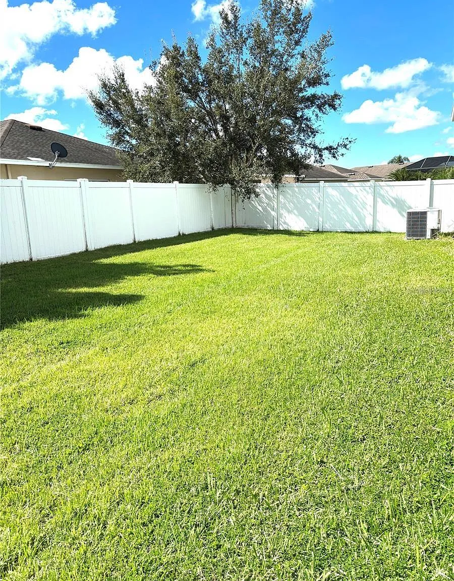3 bed, 2112 sqft, $2,700 — Photo 3