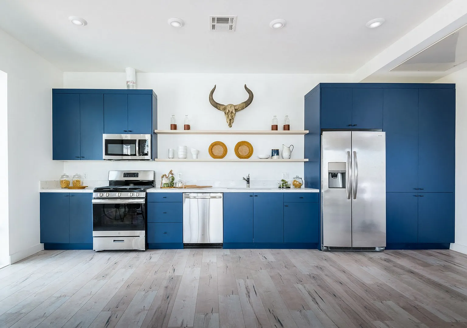 The Lex @ 4522 Lexington — Photo 1