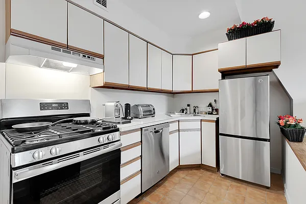 Rented by Corcoran | media 10