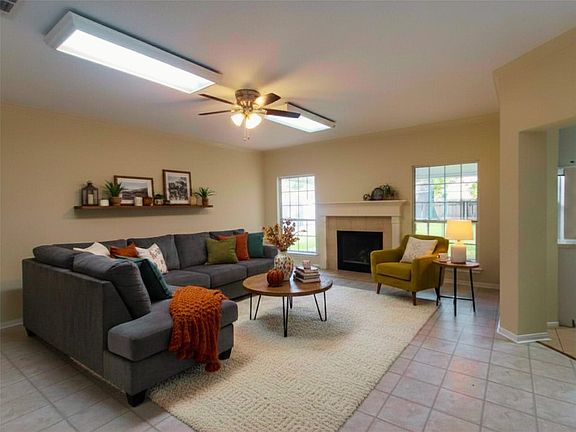 2nd image of 7920 Buttercup Ln