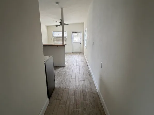 11105 1st St E #2, Treasure Island, FL 33706