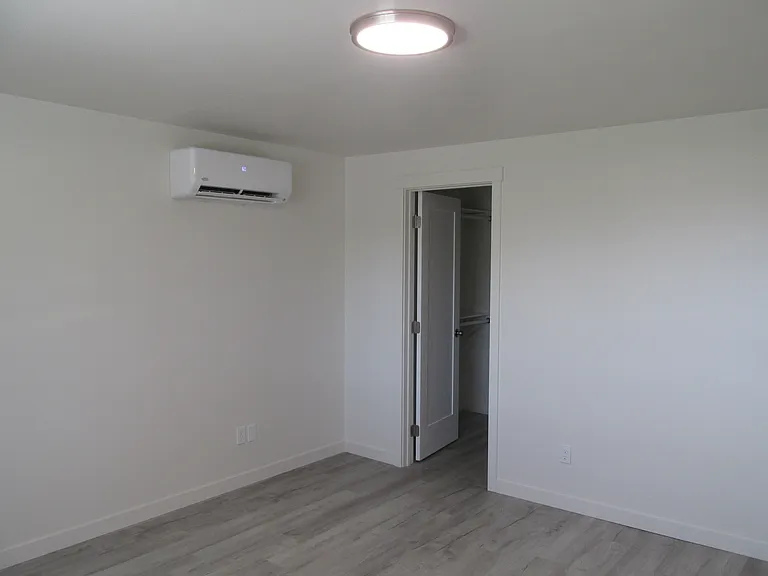 421-425 W Fairhaven Ave — Photo 11