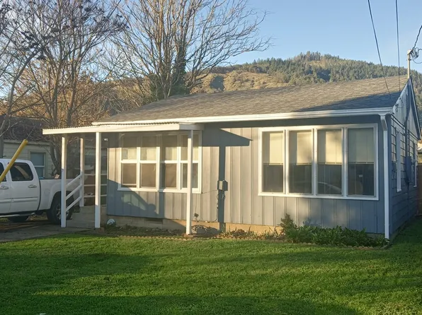 219 NE Howland St, Myrtle Creek, OR 97457