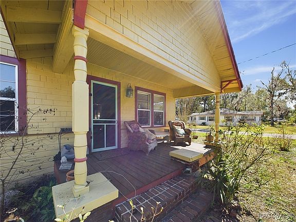 4th image of 1005 NE 4th Ave