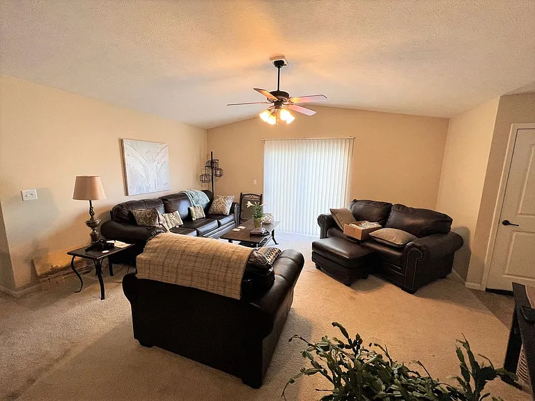 506 Brooklawn Dr — Photo 2