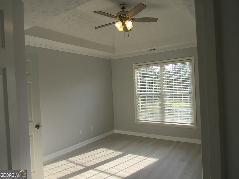 305 Sunderland Cir — Photo 34