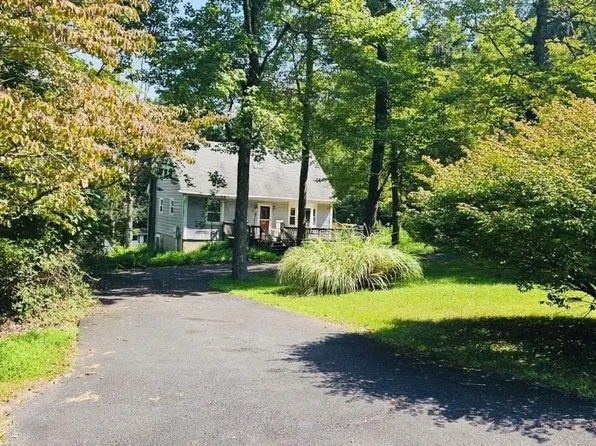 639 Sunset Rd, Stroudsburg, PA 18360