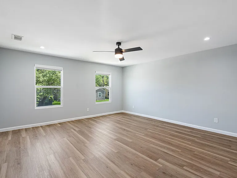 2728 Livingston Ave — Photo 15
