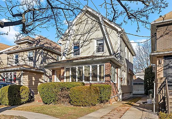 2nd image of 1835 E 27th St