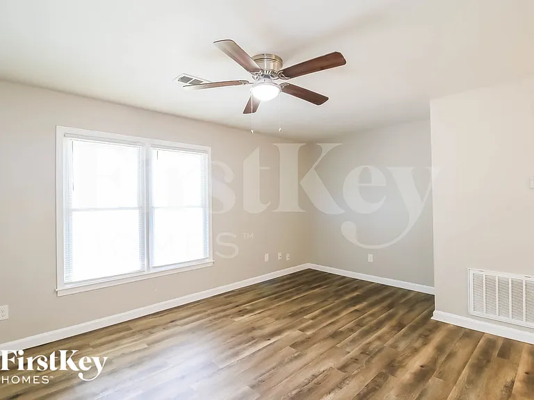 137 Classic Rd — Photo 3