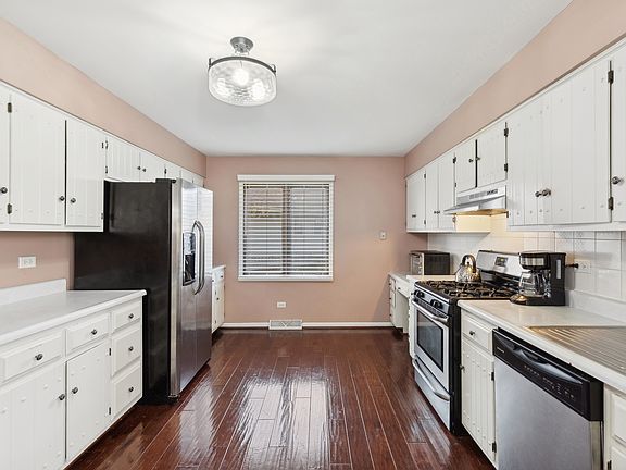 4th image of 20628 Bensley Ave