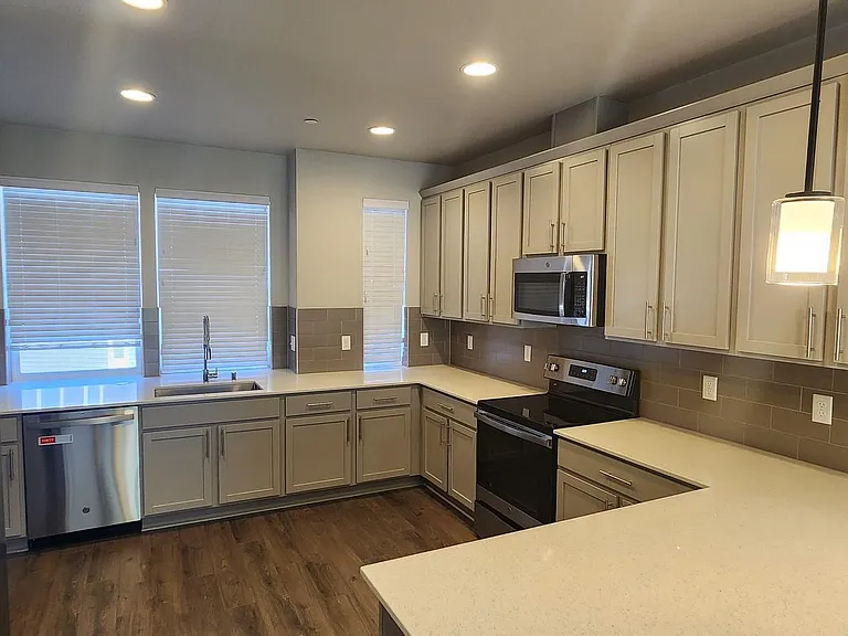 13717 Admiralty Way #K2 — Photo 2