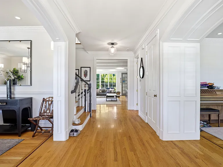 300 Sunkist Ln — Photo 6