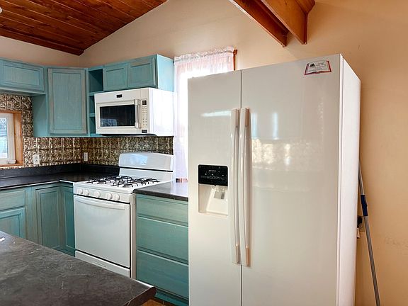 3rd image of 924 Montezuma Ave #2