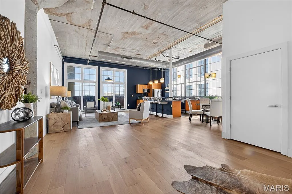 4100 Forest Park Ave — Photo 2