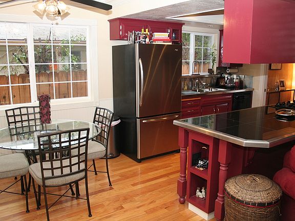 Dynamite Kitchen!!! Granite and Stainless Counters