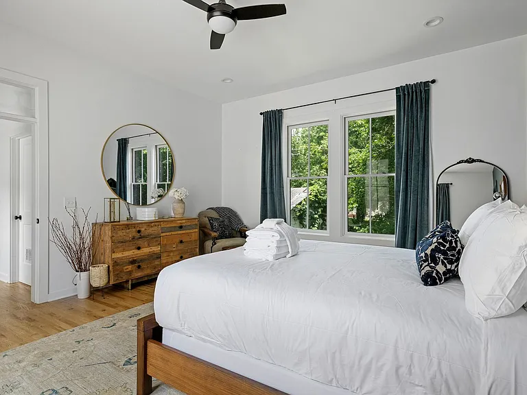 205 Line St — Photo 16