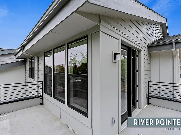 River Pointe Apartments — Photo 15