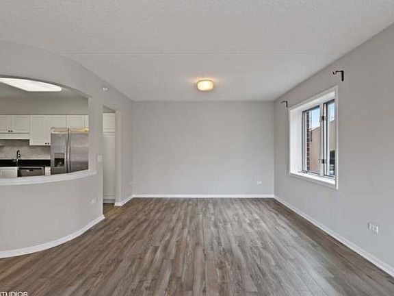 3rd image of 750 Pearson St