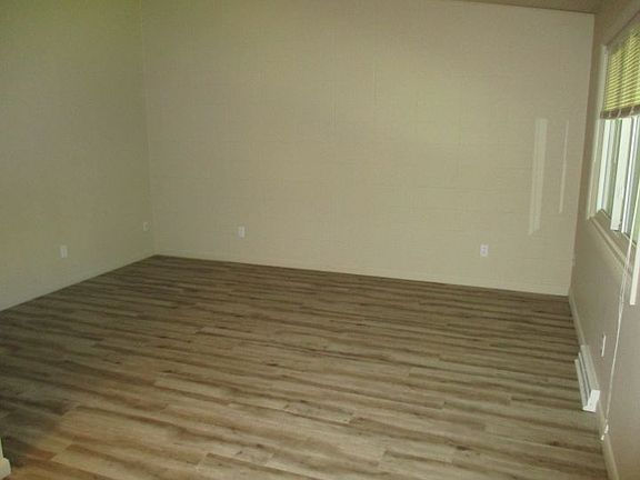 2nd image of 940 Avenue B APT 3