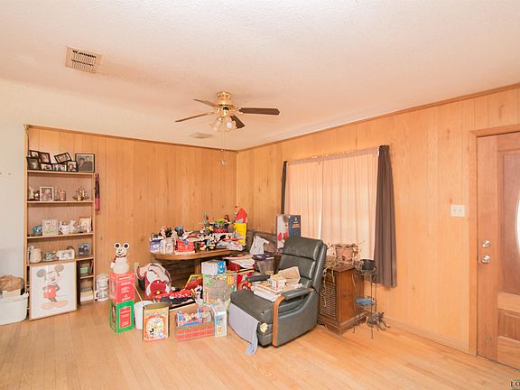 3rd image of 224 Pony Ln