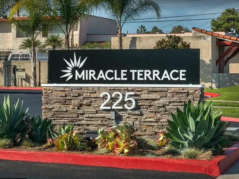 Miracle Terrace — Photo 1