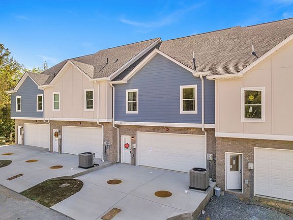 3rd image of 130 Wilson Ct