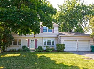 671 Essington Ln, Buffalo Grove, IL 60089