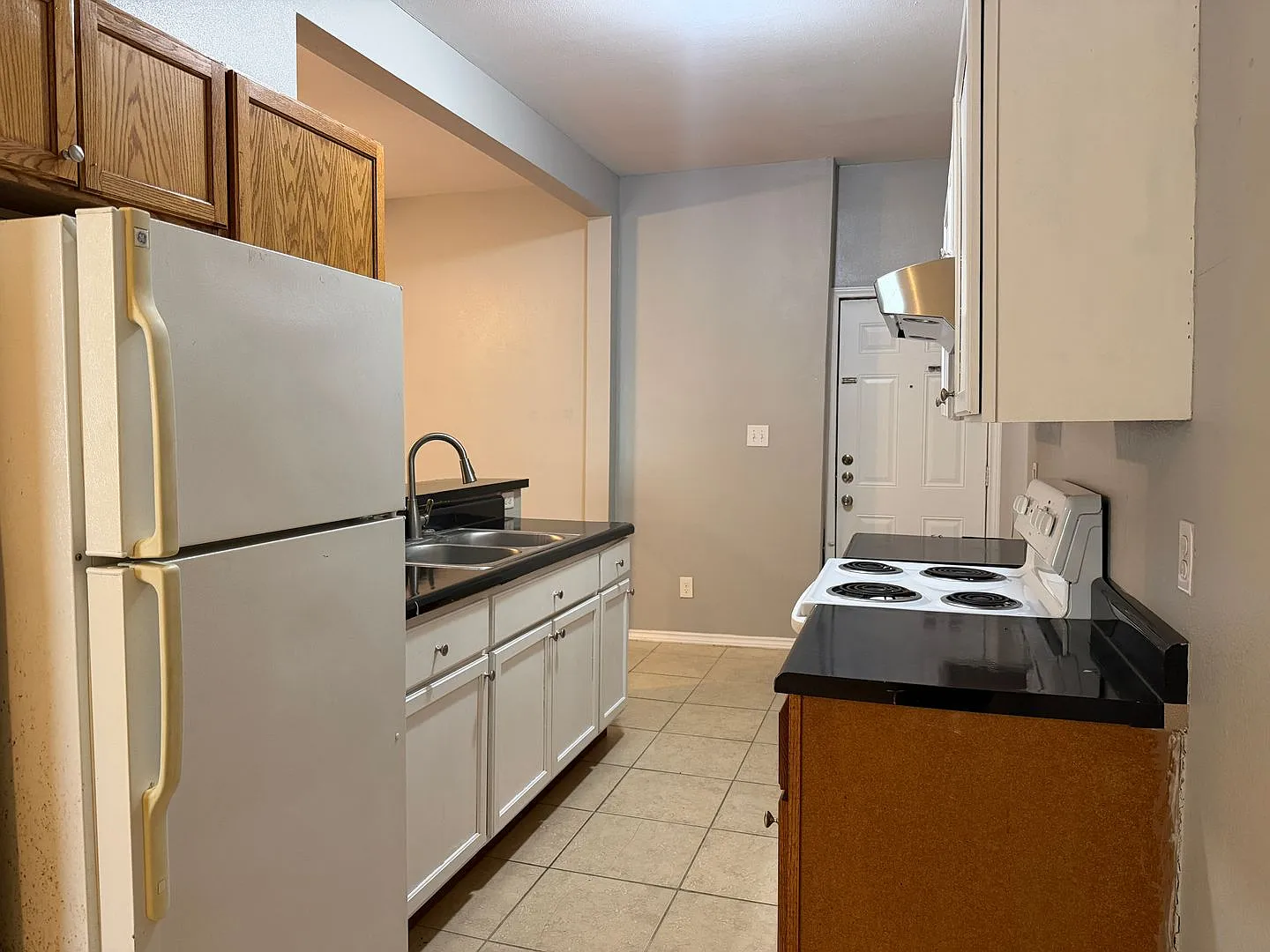 Large 2-Bedroom Near I-10 & Culebra — Photo 4