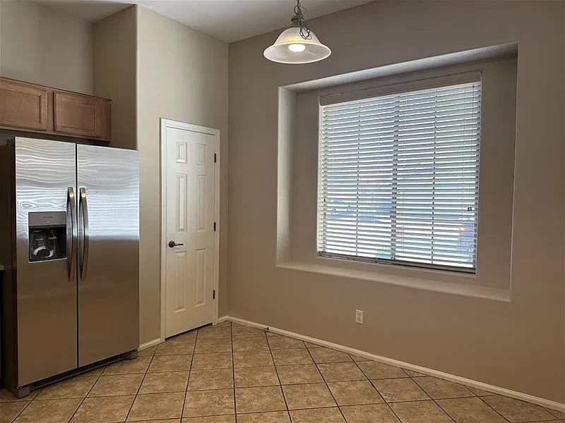 3 bed, 2.0 bath, 1600 sqft, $2,000 — Photo 3