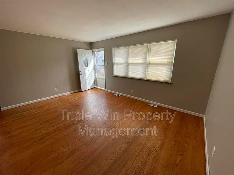 1895 Curtis Ct — Photo 10