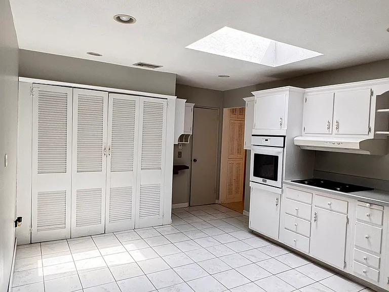 8 Midwood Rd — Photo 22