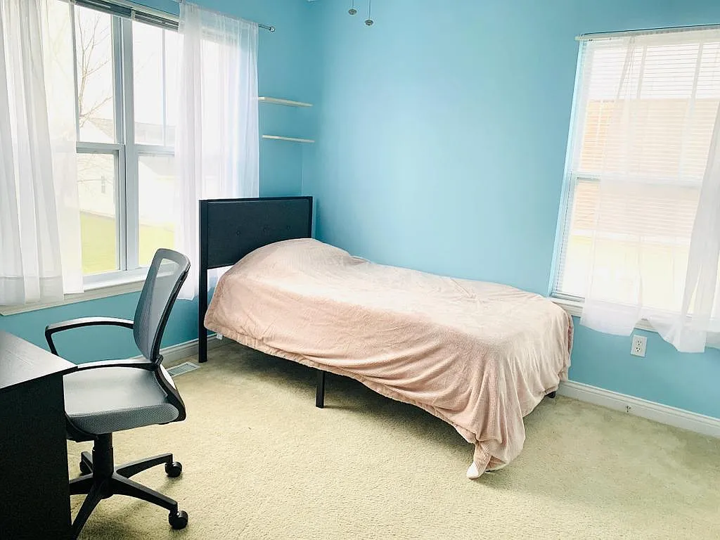 3 bed, 2.5 bath, 1800 sqft, $750 — Photo 2