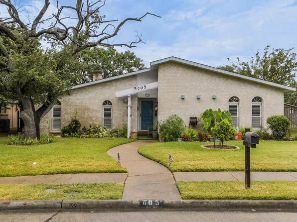 705 Blue Bonnet Dr, Grand Prairie, TX 75052