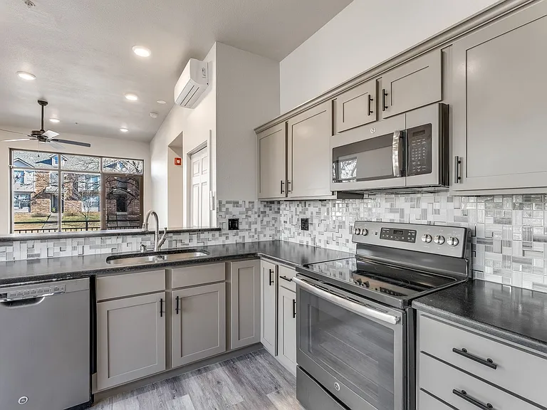 Dabs Properties LLC - 1723 N Chestnut Ave — Photo 9