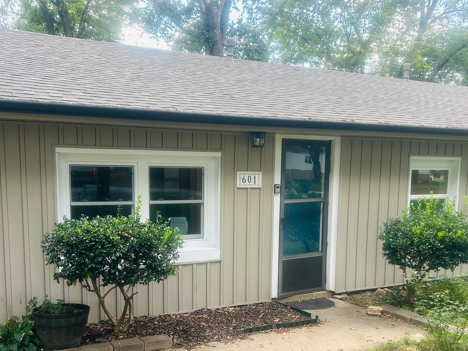 2 bed, 850 sqft, $975 — Photo 1