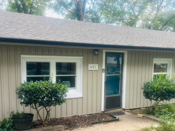 601 S Phillip Dr, Fayetteville, AR 72701