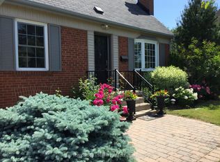 2225 Rambo Rd, Mississauga, ON L4Y1X8