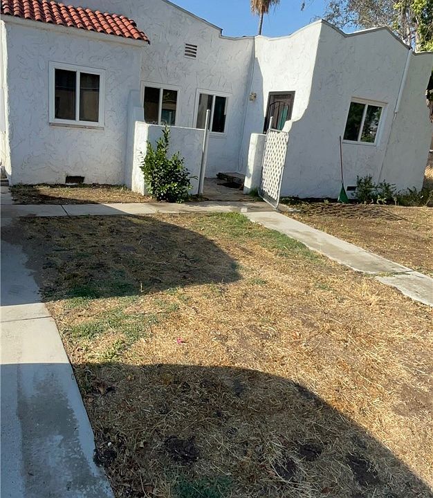 1st image of 216 W Mill St