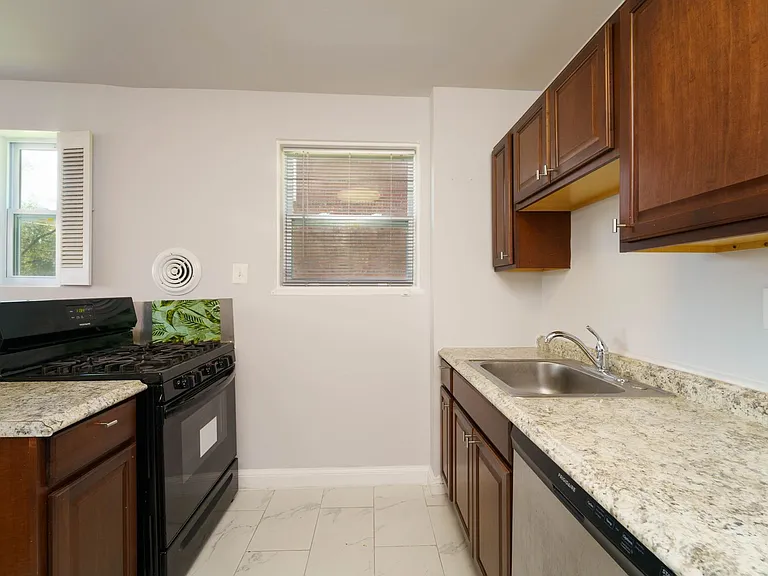 10024 Lorain Ave — Photo 11