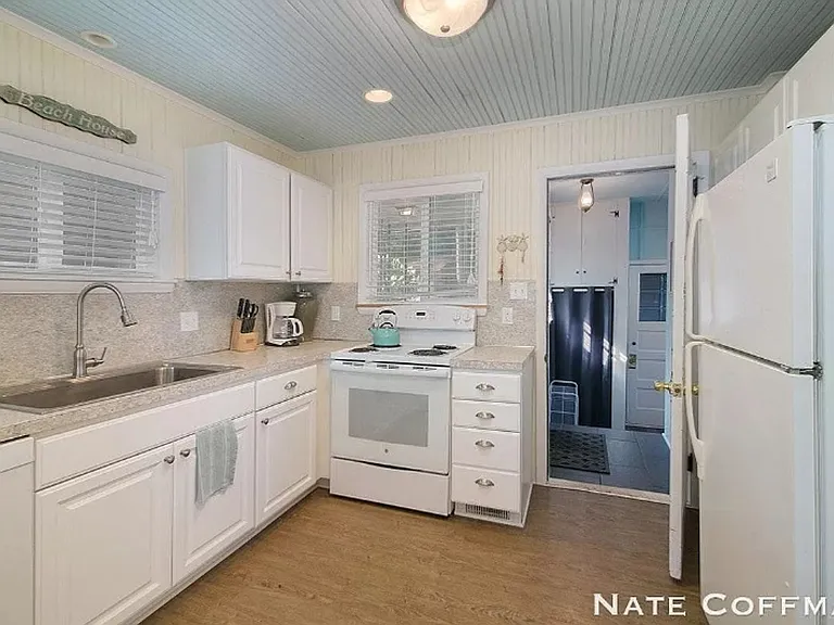 6894 Farrell Dr NE — Photo 7