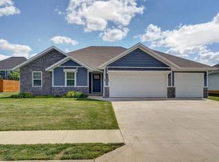 1404 E Hayloft Dr, Ozark, MO 65721