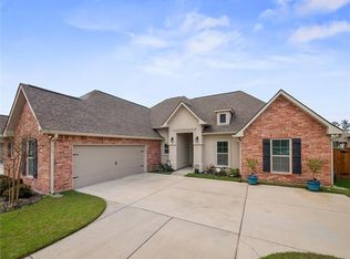 328 Old Place Ln, Madisonville, LA 70447