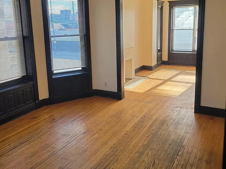 2139 S Western Ave #2 — Photo 1