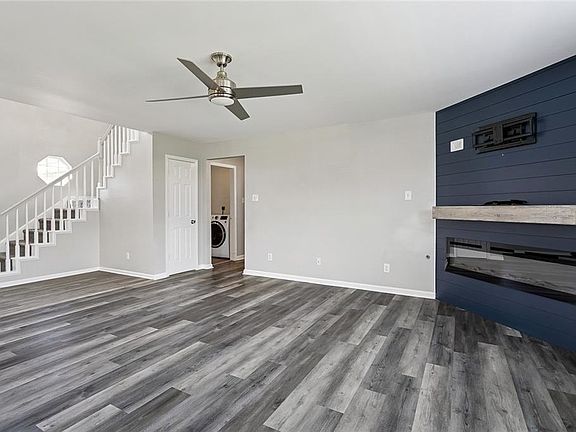2nd image of 1307 Admiral Nelson Dr