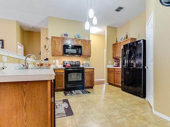 3rd image of 322 Mesa Verde Way