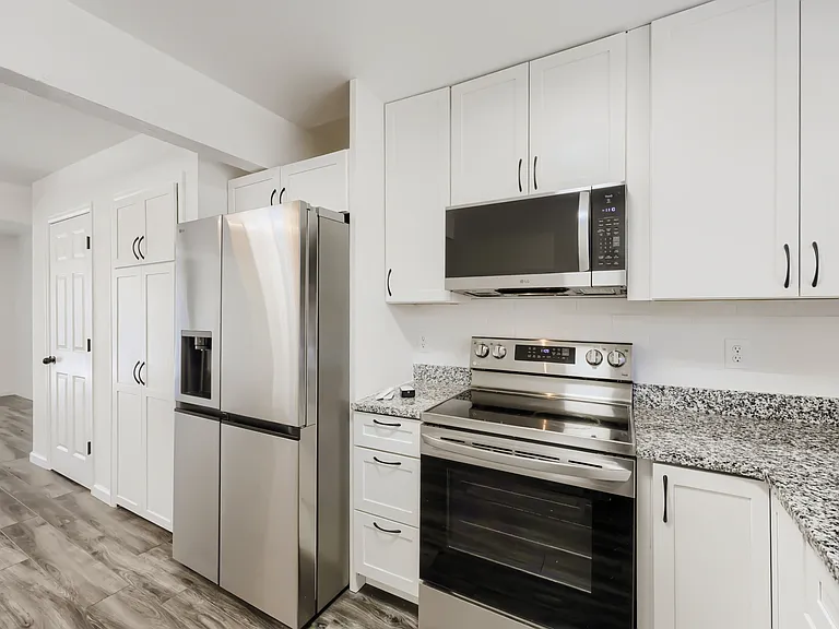 1190 Poplar Ave — Photo 6