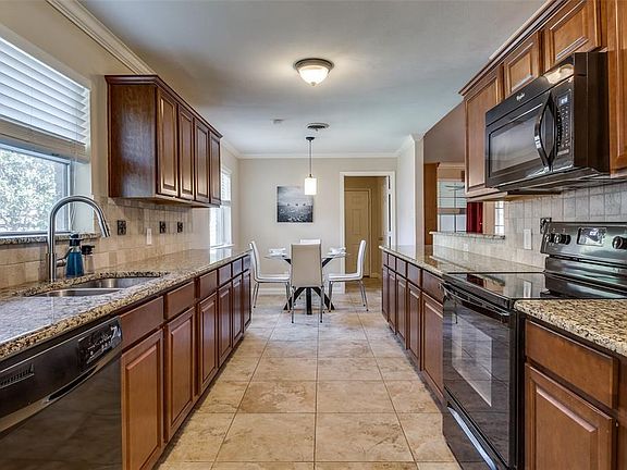 4th image of 12427 High Meadow Dr