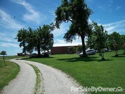 The Master Bedroom
						:
						Good quality carpet. Tall windows with original wood trim
Drapes included